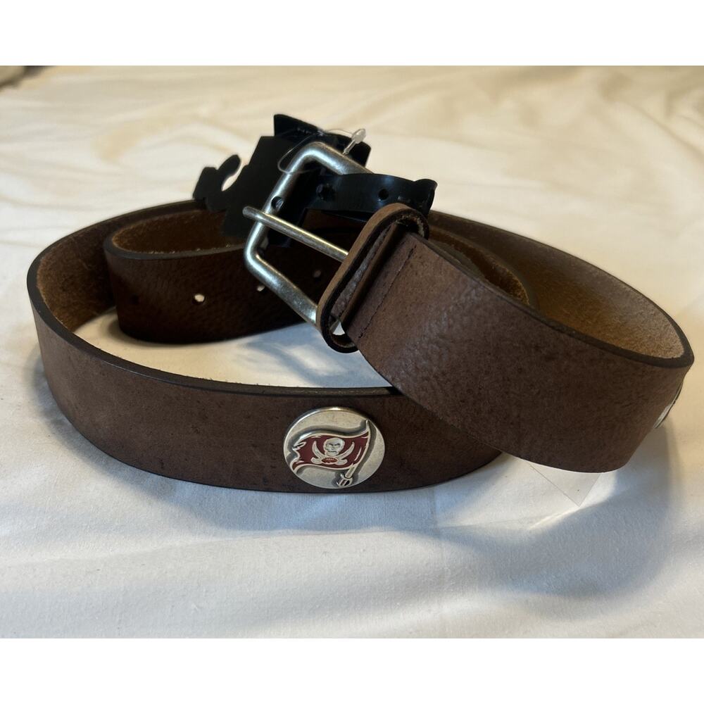 NWT Tampa Bay Buccaneers NFL‎ Mens Brown Leather Concho Belt Silver Logo Size 42 - Picture 3 of 10